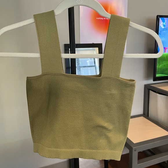 Dynamic Box Tube Tank Top - Picture 2 of 7